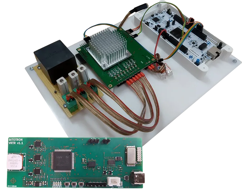 A 3D pozicionáló rendszer prototípusa: a Bitotron VRTR v1.1 kártya, valamint a mérőelrendezés meghajtókártyával és tekercsekkel.